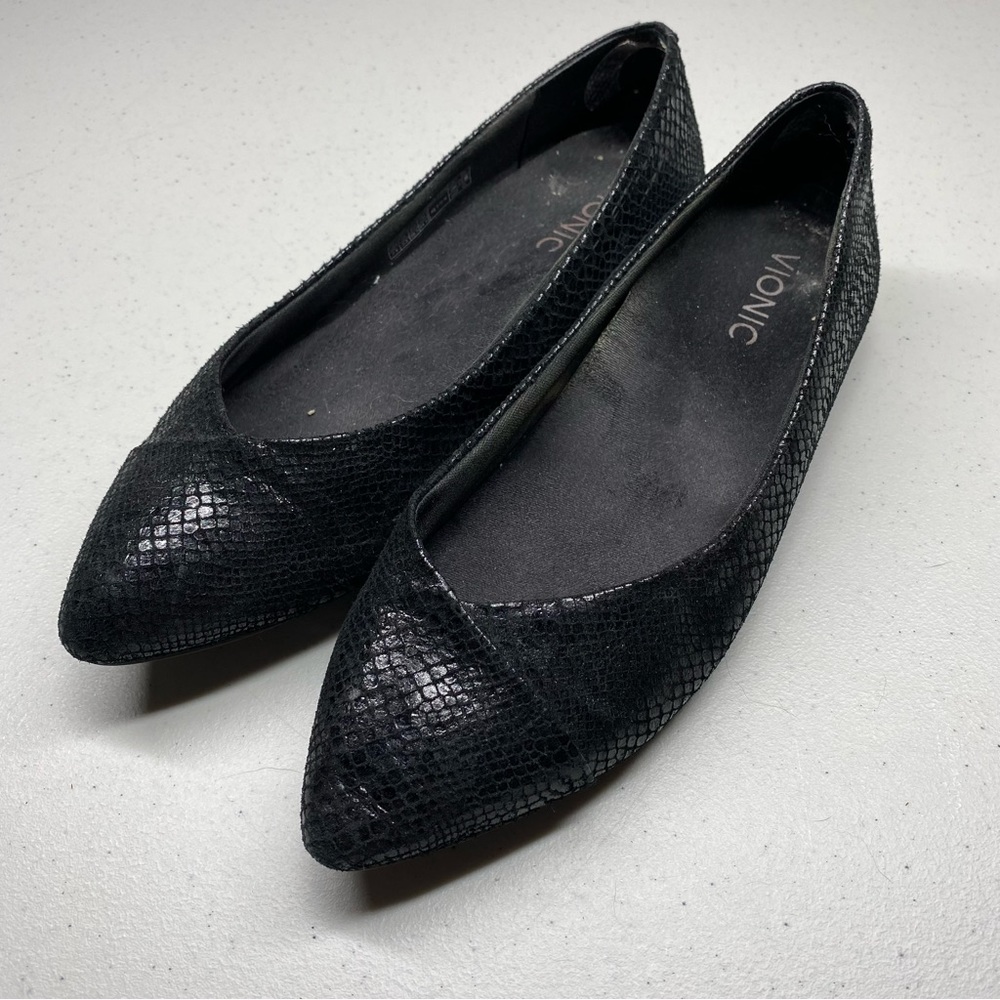 Vionic Women's Black Flats